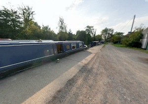 Canal boat hire from Aldermaston Wharf in Reading in Berkshire