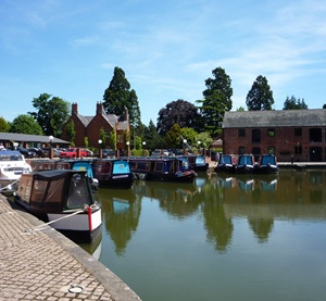 Canal boat hire from Union Wharf in Market Harborough in Leicestershire